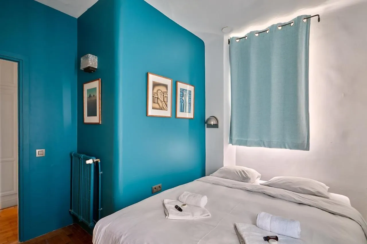 Apartment Center Of Paris With Terrace By Studio Prestige